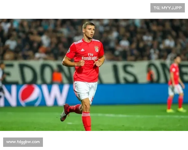 曼城7号后卫的技术特点与战术运用分析探讨